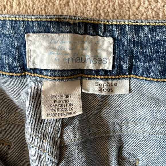 Maurice’s Sophie Boot distressed women’s bluejeans, sz. 15/16 Short!  Like new! - Picture 3 of 7